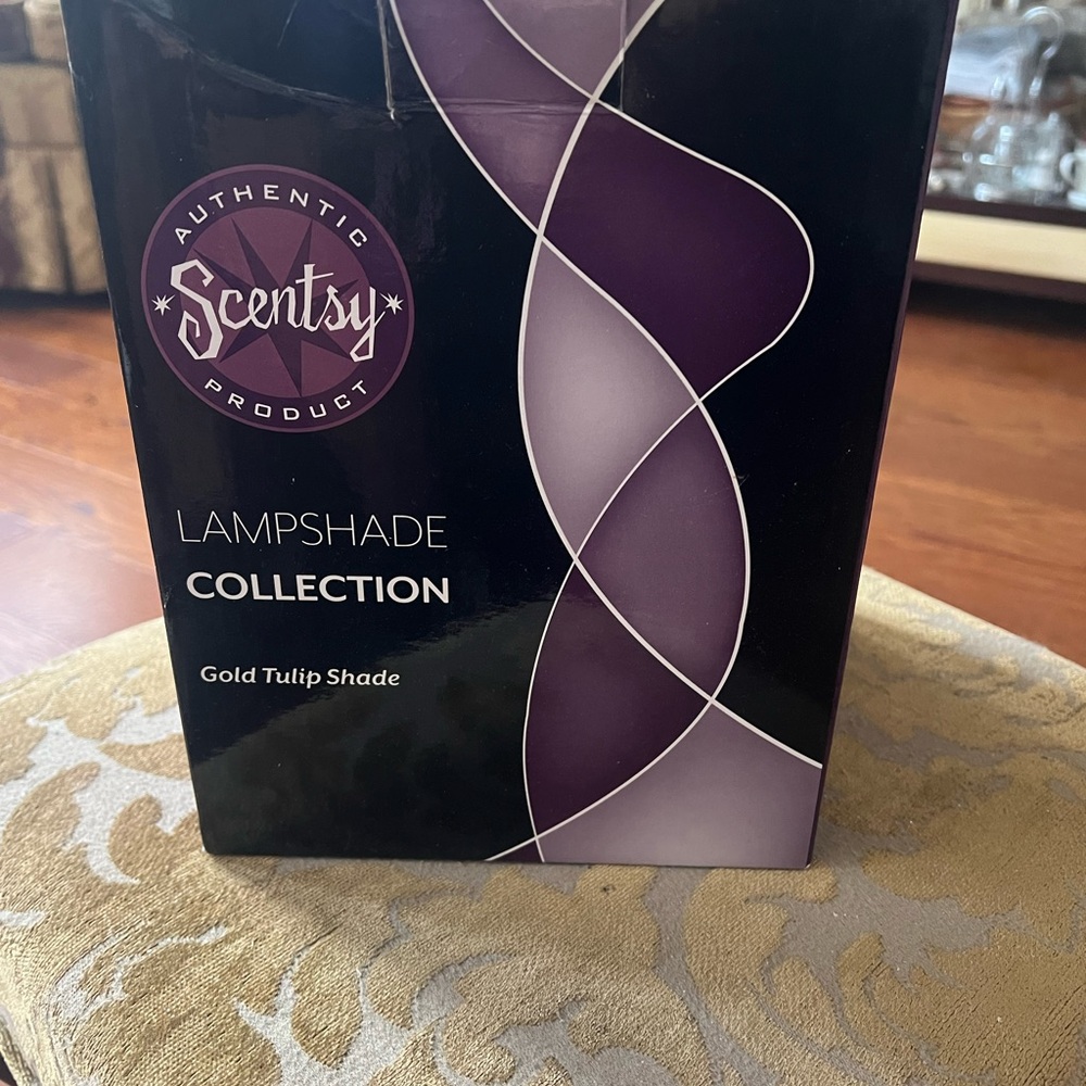 Scentsy Lampshade Gold Tulip Warmer🧡💡✨ - Picture 7 of 8